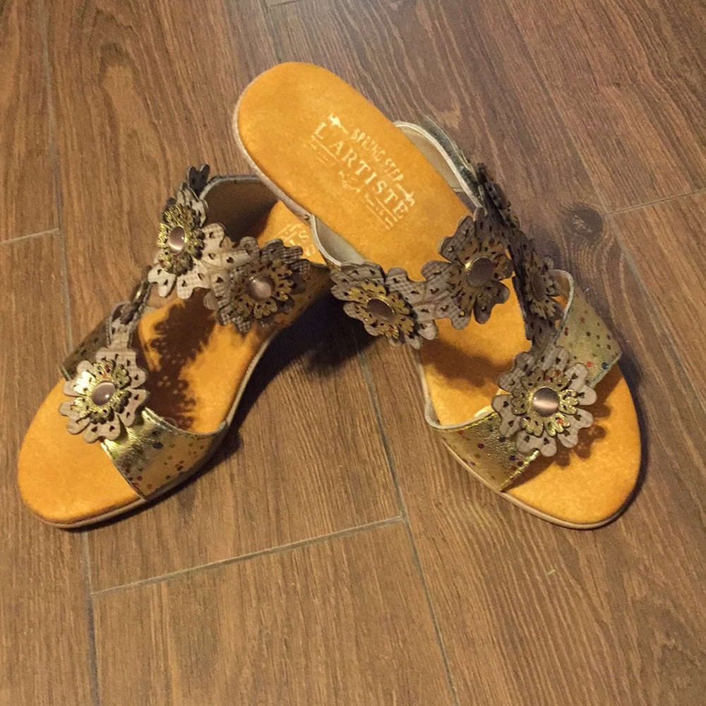 L’Artiste Spring Step Iridescent Sandals